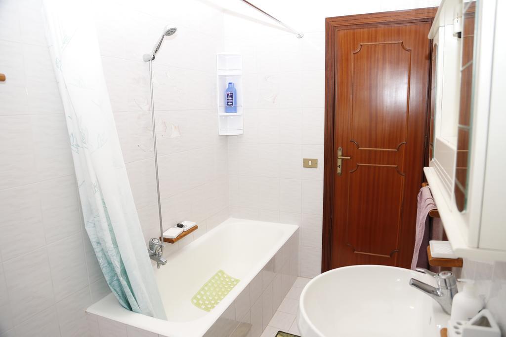 צ'יניזי Villa Giu, Indipendent Villa Near Airport And Sea חדר תמונה