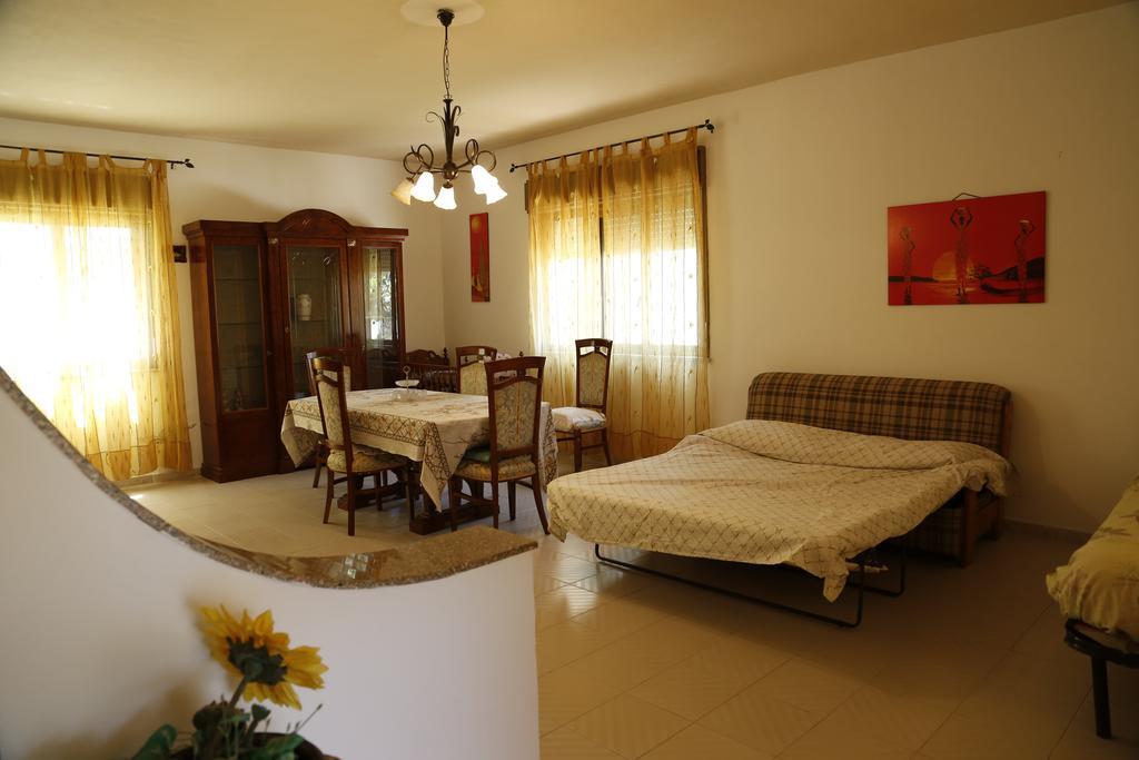 צ'יניזי Villa Giu, Indipendent Villa Near Airport And Sea חדר תמונה