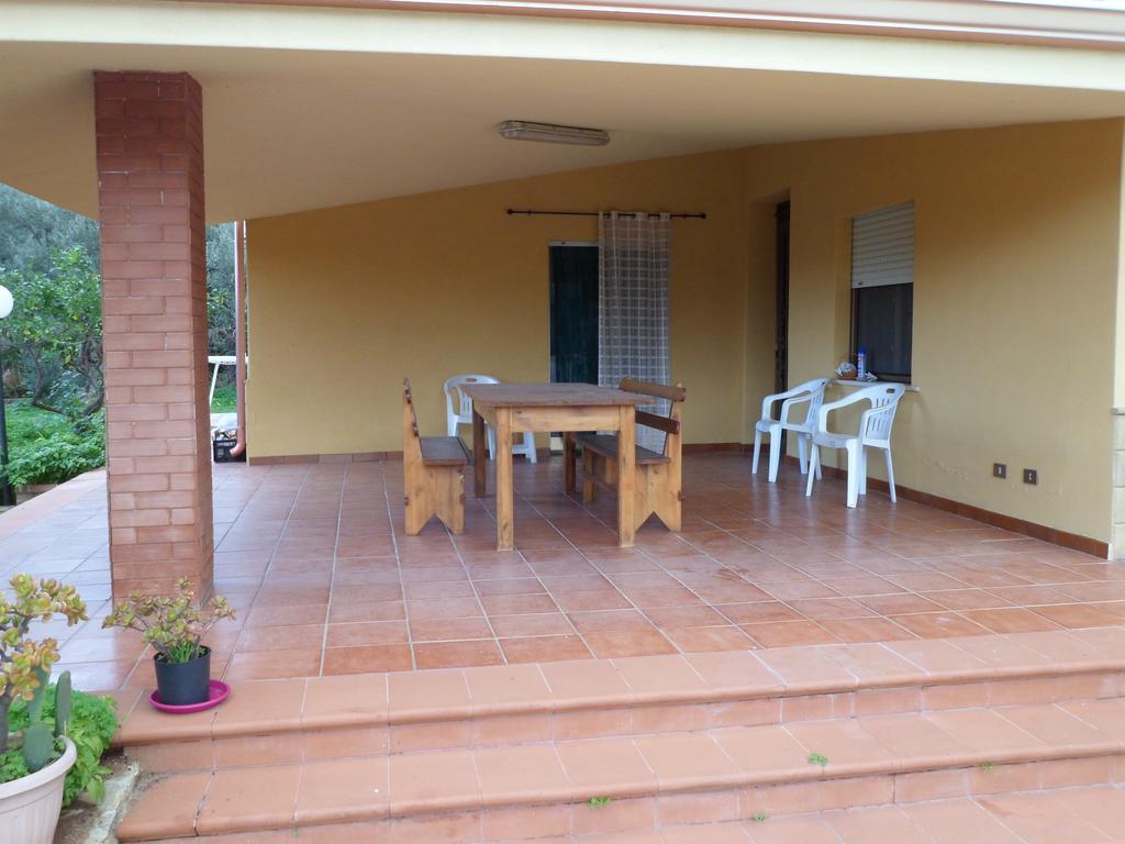 צ'יניזי Villa Giu, Indipendent Villa Near Airport And Sea חדר תמונה